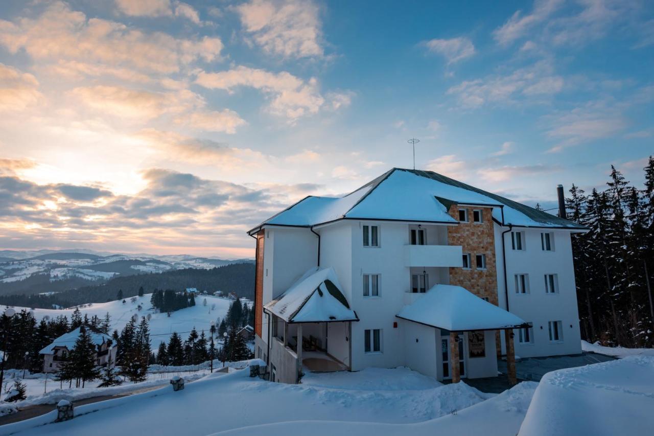 Konak Vuk Nova Varos Bagian luar foto